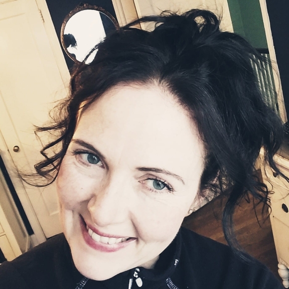 Meet your Posher, Liz - Picture 1 of 1